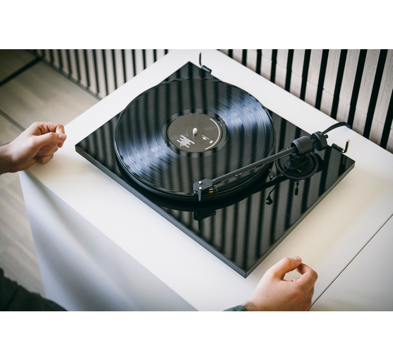 PRO-JECT E1.2 PHONO (PICK IT MM E) UNI - HIGH GLOSS BLACK - Image 4